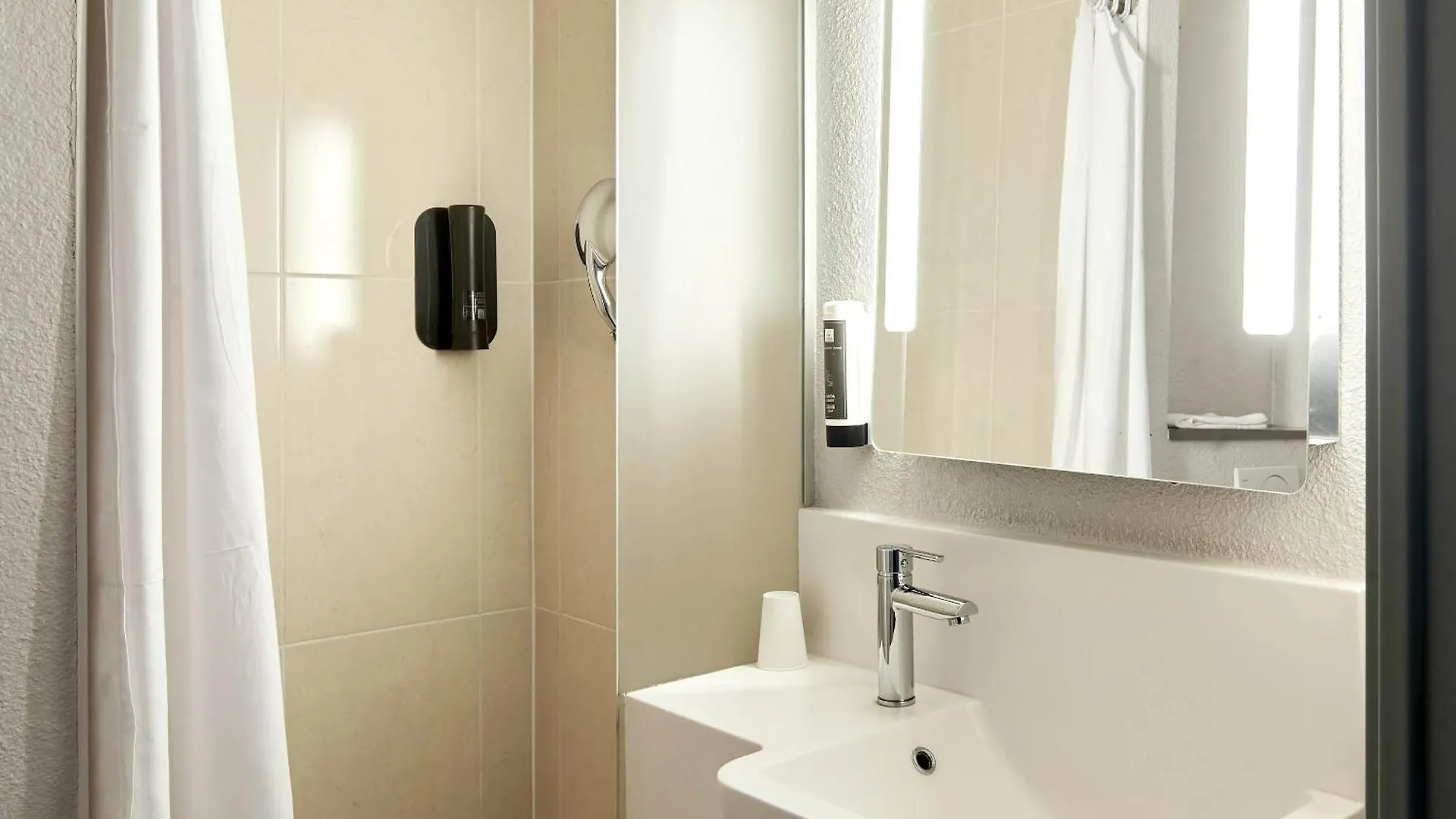 B&B Hotel Paris לה בורז'ה