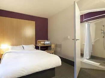 B&B Hotel Paris לה בורז'ה 3*,