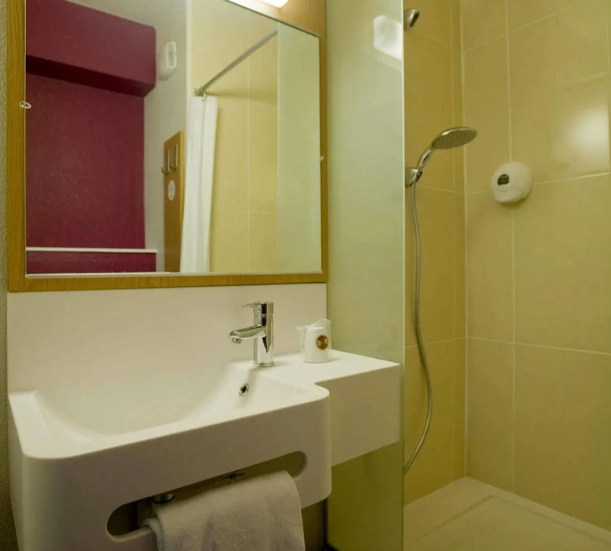B&B Hotel Paris לה בורז'ה