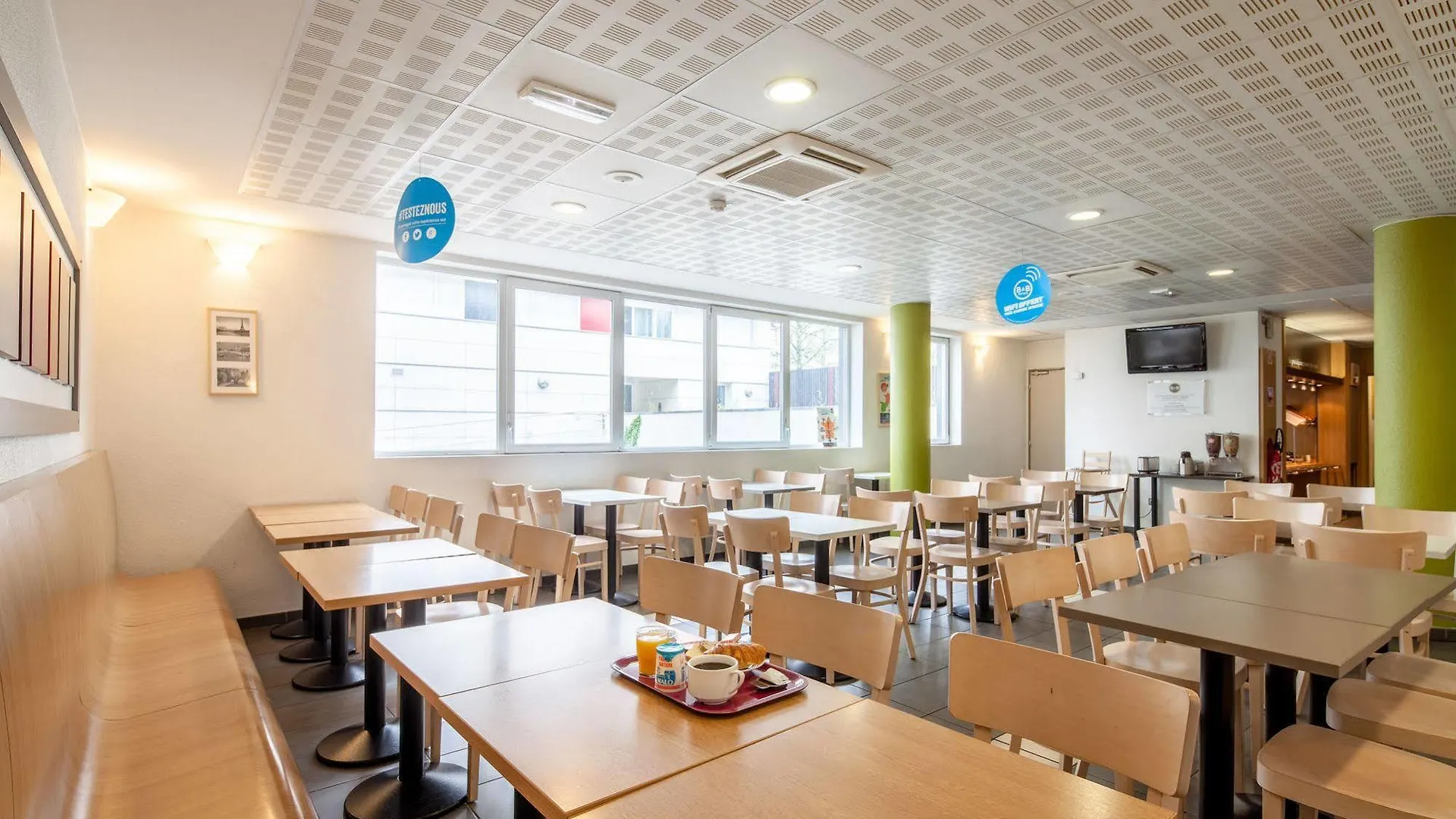 B&B Hotel Paris לה בורז'ה 3*,