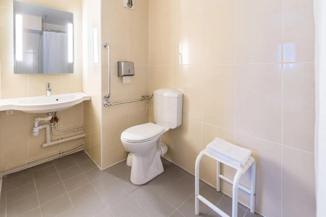 B&B Hotel Paris לה בורז'ה צרפת